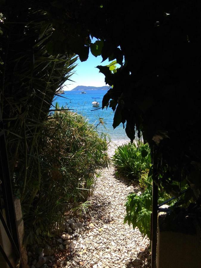 Beach House Gusla Komiza Exterior photo